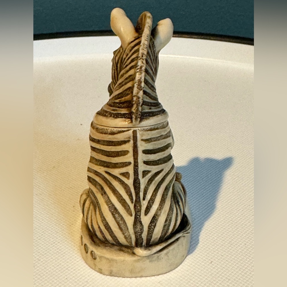 Vintage 1997 Harmony Kingdom Driver's Seat Zebra Treasure figurine/ Trinket Box - Picture 3 of 10